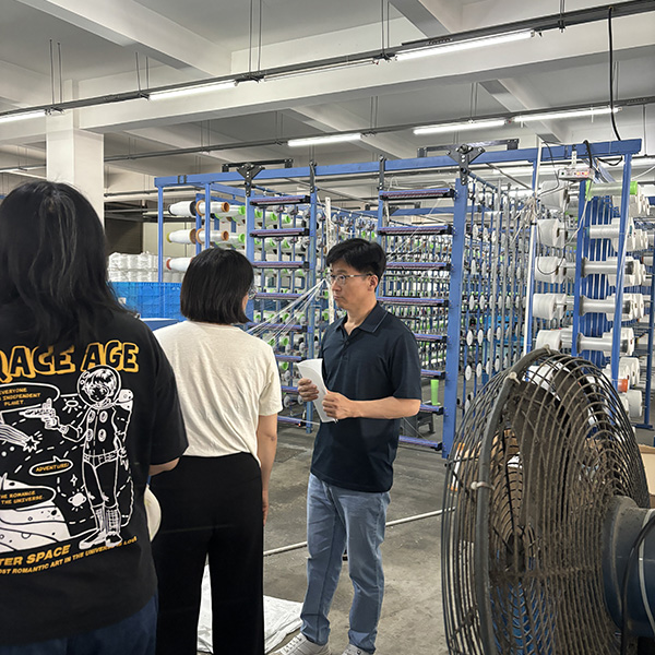 Spersonalizowane specjalne tkaniny filtracyjne dla koreańskich klientów odwiedzających zakład Spersonalizowane specjalne tkaniny filtracyjne dla koreańskich klientów odwiedzających zakład